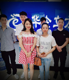 感謝鋁單板行業(yè)鄧總和小伙伴們前來公司交流網(wǎng)絡(luò)推廣工作，我們定全力以赴，不負使命，幫您把網(wǎng)絡(luò)營銷落地。